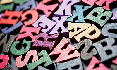 Bunte Holzbuchstaben