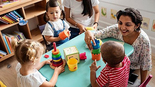 Eine Gruppe von Kindern im Kindergarten
